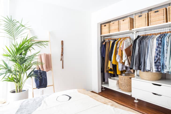 Baskets outlet for closet